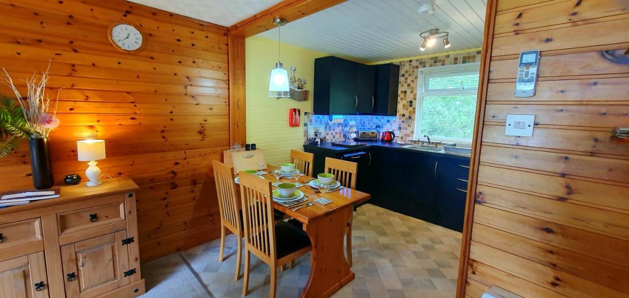 Torcroft Lodges Дръмнадрочит Екстериор снимка