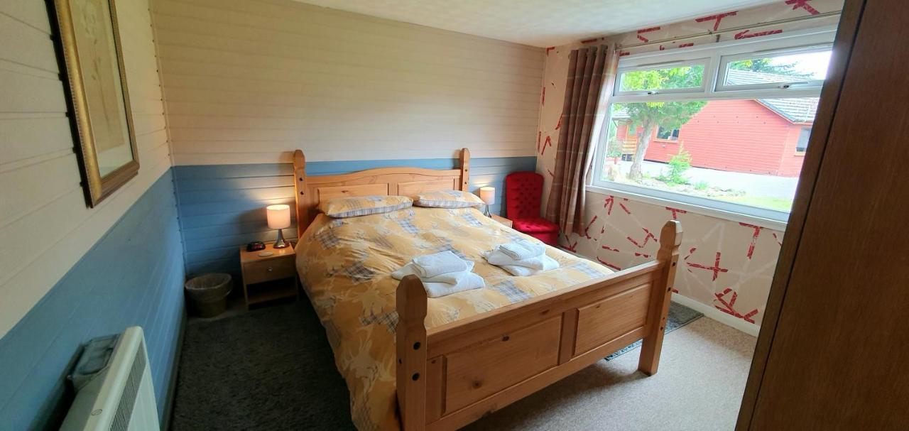 Torcroft Lodges Дръмнадрочит Екстериор снимка