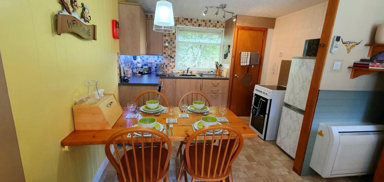 Torcroft Lodges Дръмнадрочит Екстериор снимка