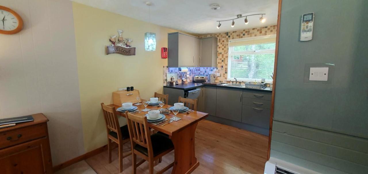 Torcroft Lodges Дръмнадрочит Екстериор снимка